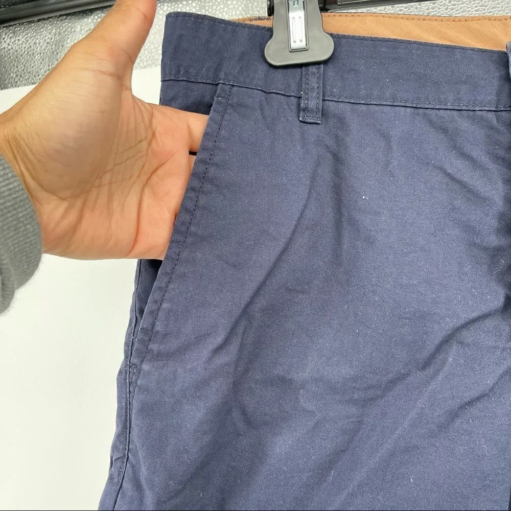 Divided H&M Men’s Navy Blue Flat Front Casual Button Fly Chino Shorts Size 28